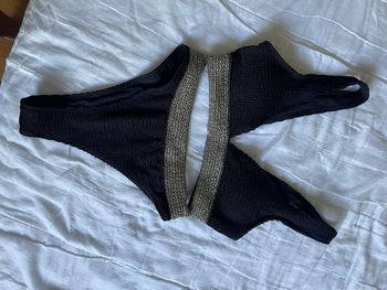 Maillot de bain 2 pièces femme dorée et noir