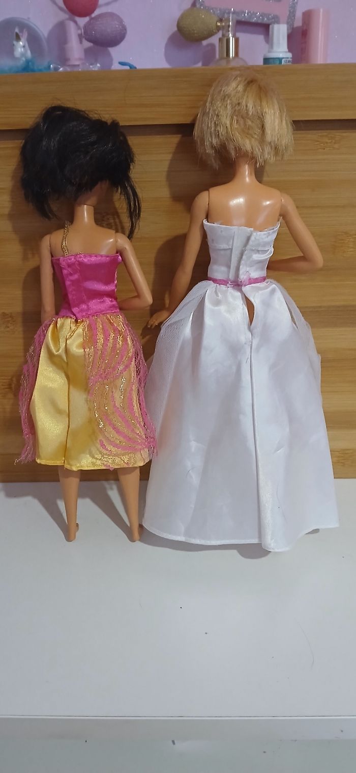 Lot 2 barbies - photo numéro 3