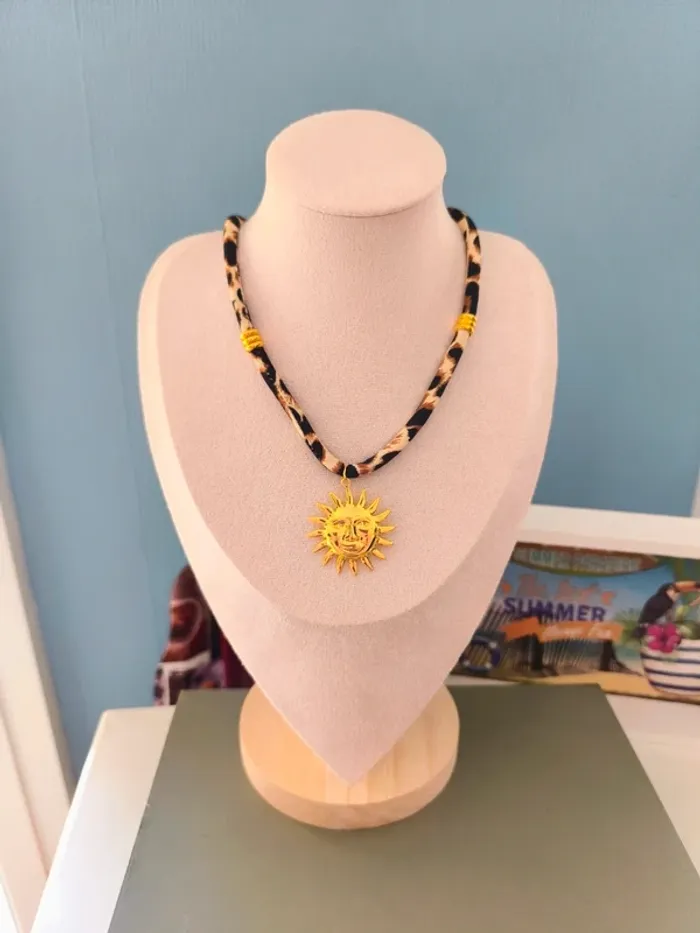 Collier motif léopard avec soleil doré - photo numéro 6