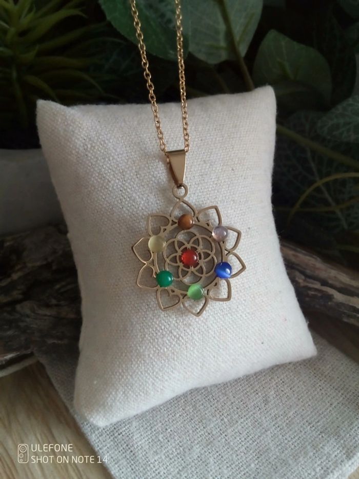 Collier fleur de vie des 7 chakras