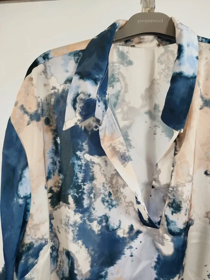 Chemise ample  Chemise fluide imprimé aquarelle bleu beige coupe droite col V taille T. 54A1377 - photo numéro 3