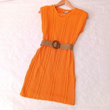 Robe courte a épaulettes en maille torsadée pour femme. Taille M. Couleur orange