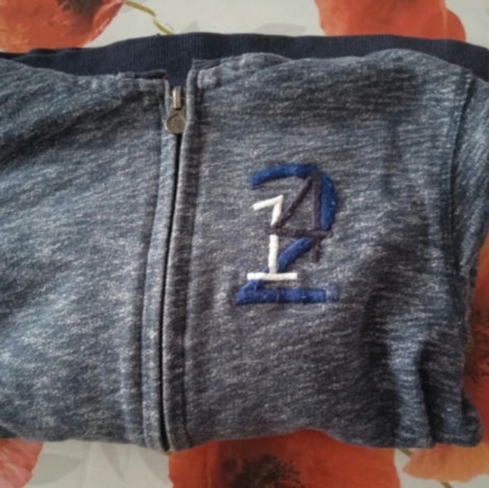 Veste a capuche 8 ans - photo numéro 3