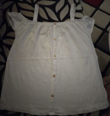 Haut blanc avec boutons dorées "Kiabi" en coton neuf