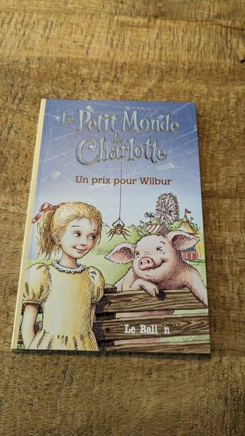 Livre le petit monde de Charlotte