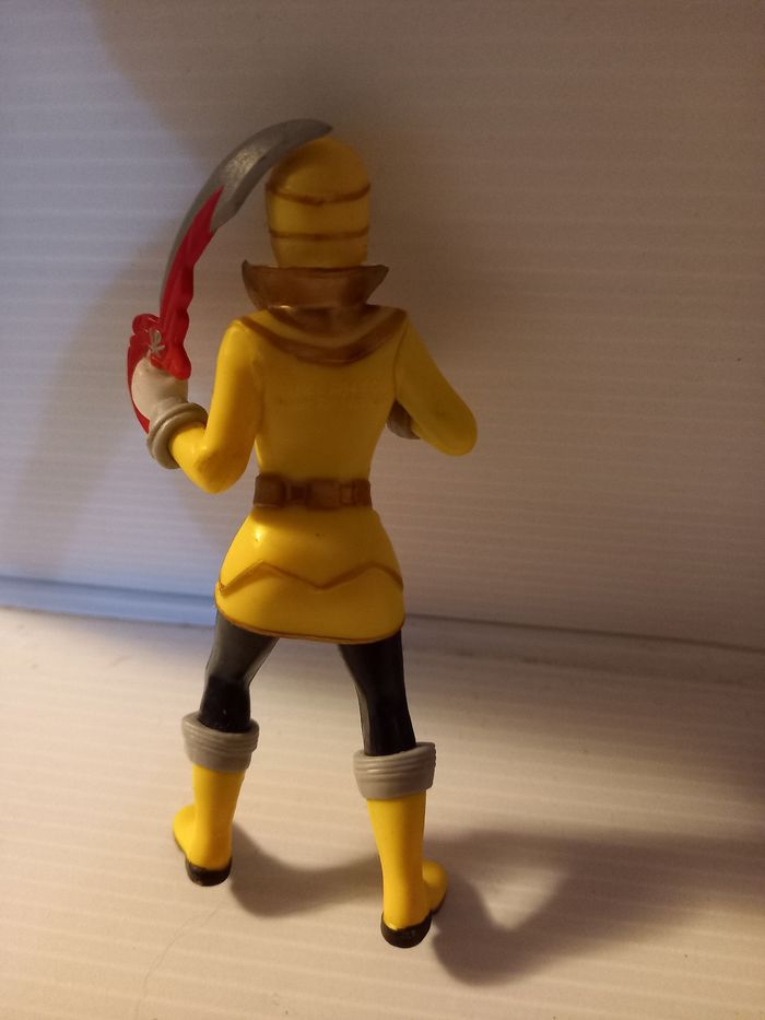 Power ranger jaune - photo numéro 2