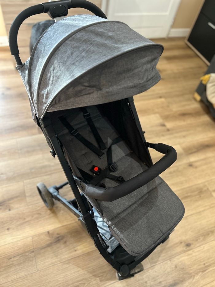 Poussette compacte trottine