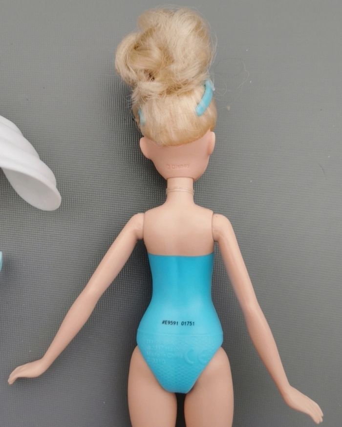 Disney Princess : Poupée Cendrillon et ses tenues - photo numéro 3