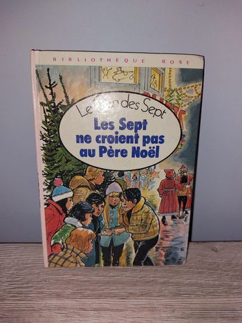 Livre de poche Les sept ne croient pas au père Noël
