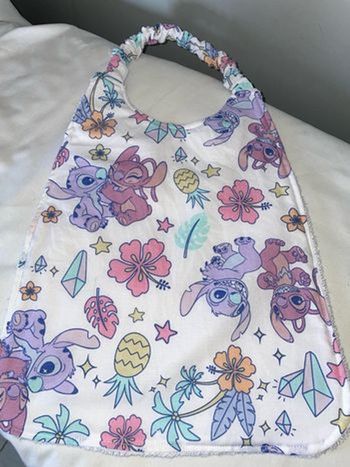 Bavoir élastique