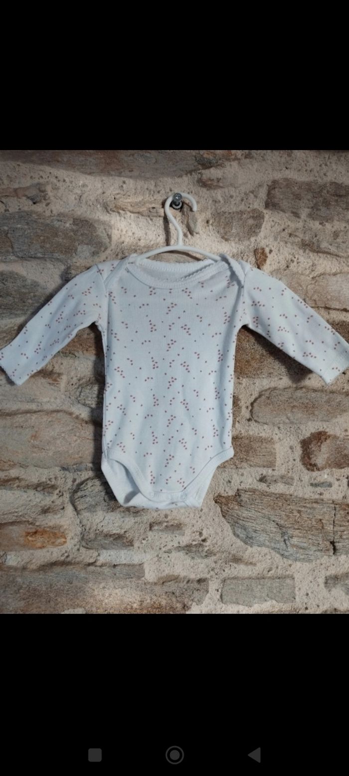 Lot de 4 bodies, taille 1mois - photo numéro 2