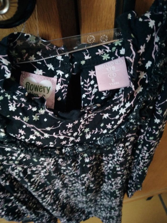 Robe noire fleurie - photo numéro 3