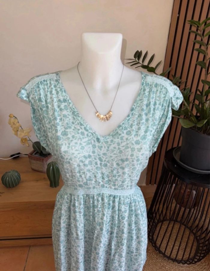 Robe verte et blanche - photo numéro 2