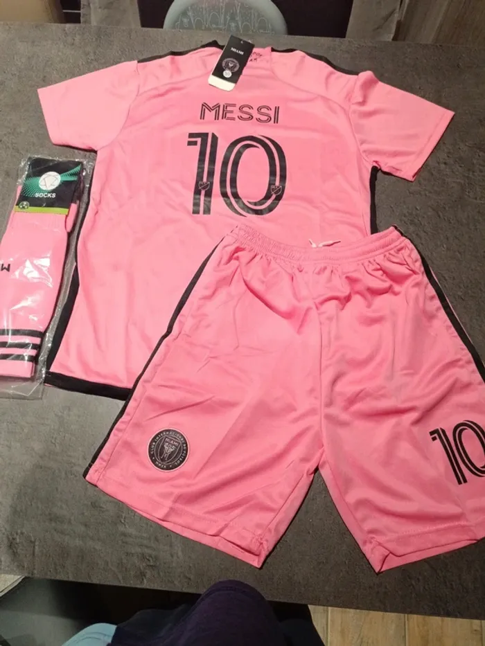 Tenue foot Léo Messi Inter Miami rose. T.30
