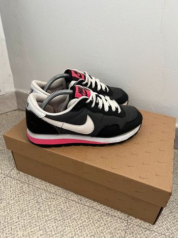 Baskets Nike Pegasus Taille (37.5)