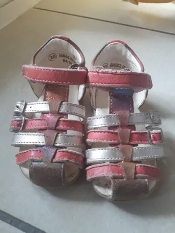 Sandales kickers fille P.20