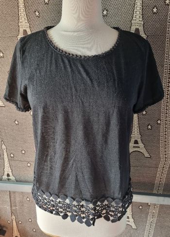 T-shirt noir avec broderie taille S-M
