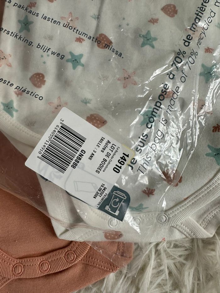 Lot de 3 bodies débardeurs volantés la redoute taille 3 ans. - photo numéro 6