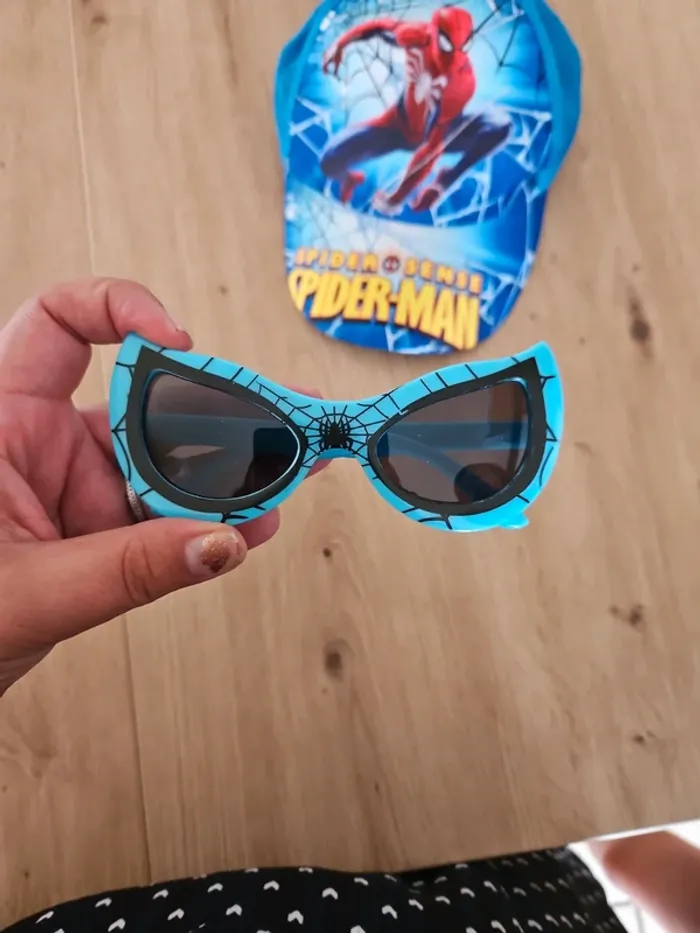 Casquette et lunette spiderman - photo numéro 2