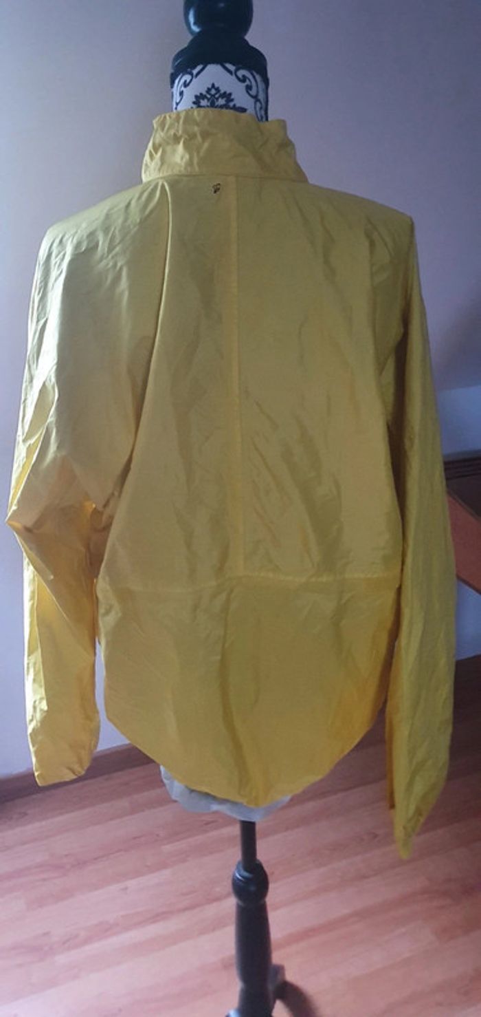 Imperméable jaune - photo numéro 2