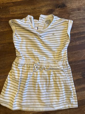 Robe blanche et dorée