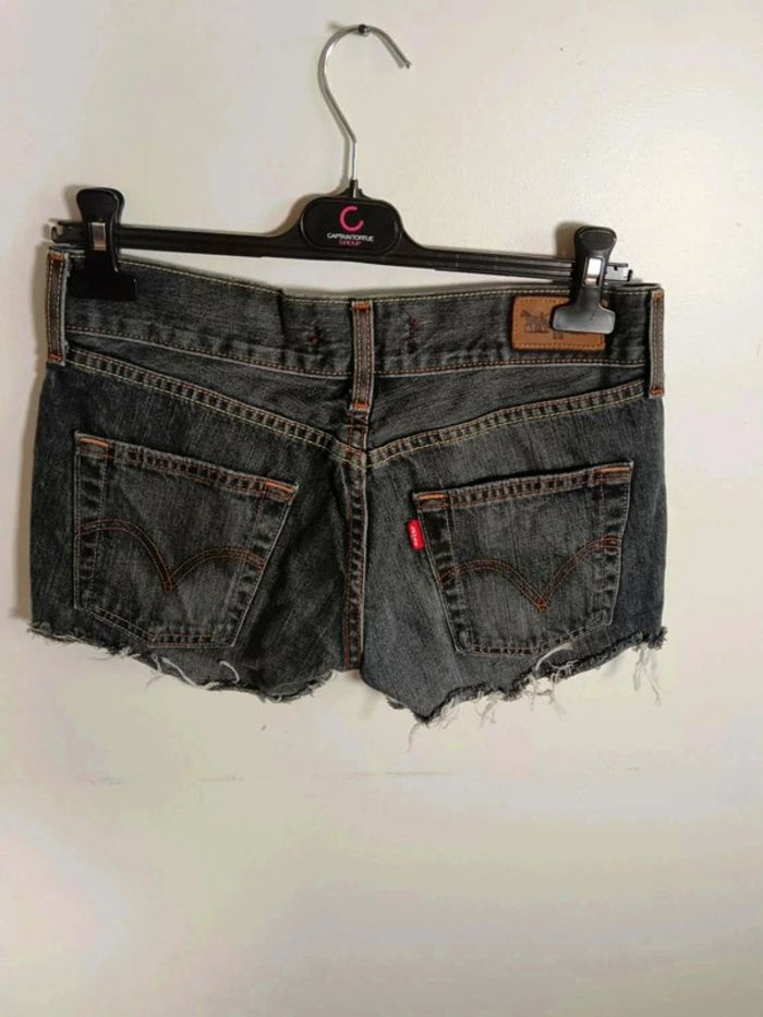 C16 short gris Levi's W29 - photo numéro 2