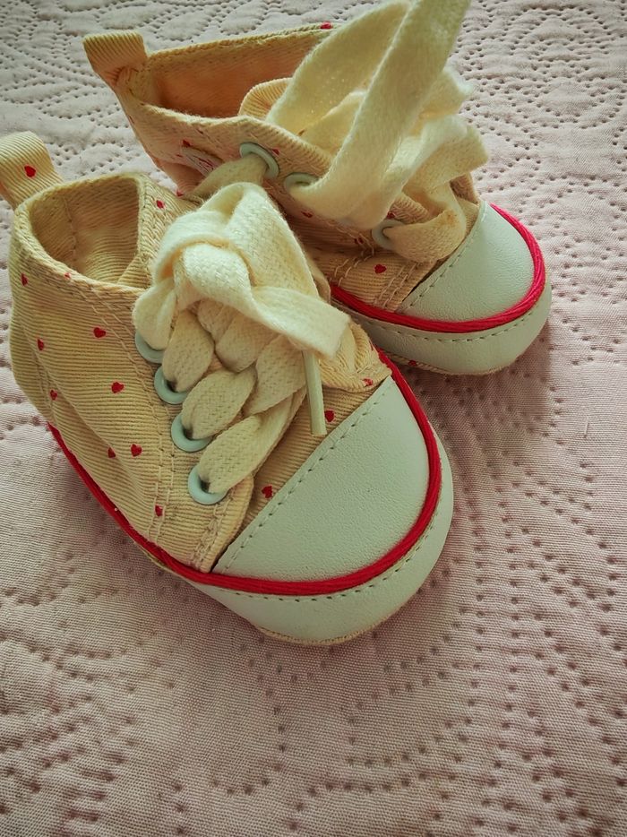 Lot chaussures bébé 0 à 6 mois - photo numéro 4