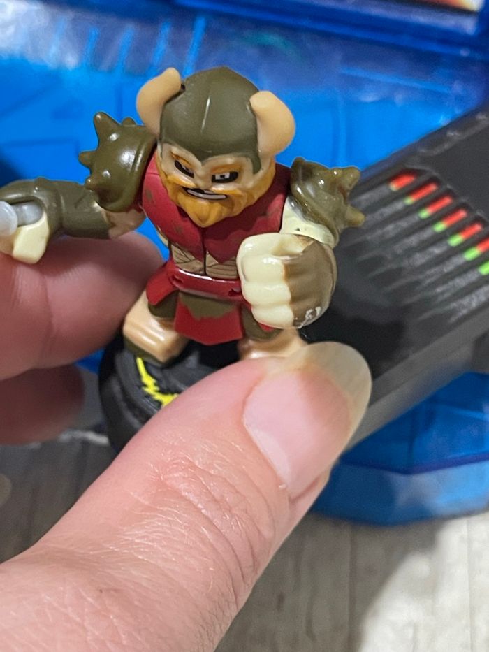 Arène et 4 figurines Akedo - photo numéro 5