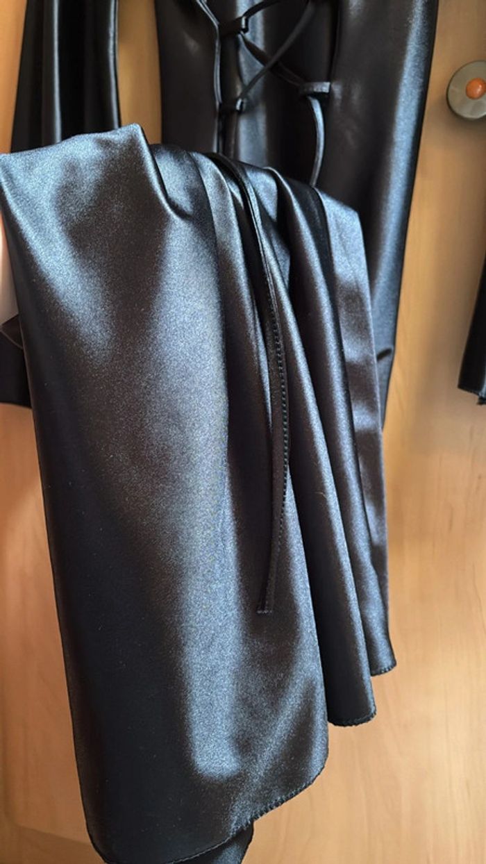 Robe longue satin neuf - photo numéro 4