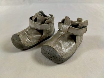 Babybotte-17-chaussures 4 pattes gris (neuf)