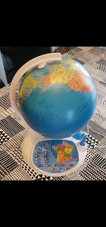 Globe clementoni neuf