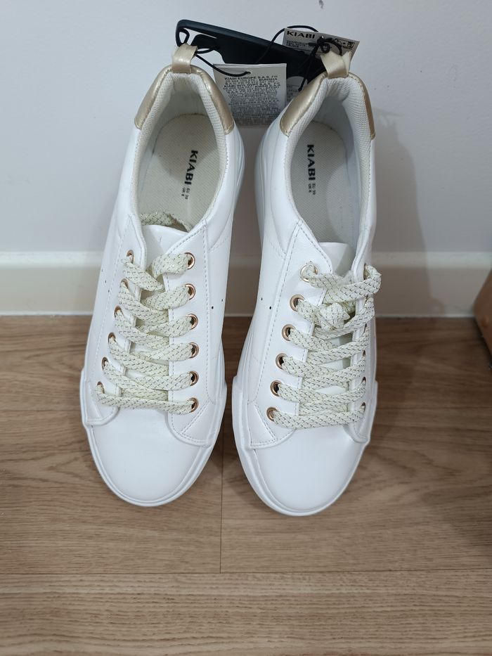 Basket femme neuf avec étiquette (25€ - photo numéro 2