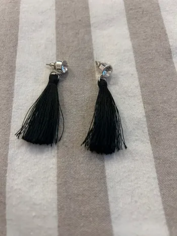 Boucle d’oreille fantaisie strass et pompons