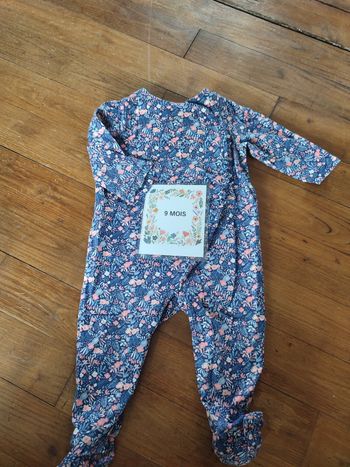 Pyjama tape à l'oeil