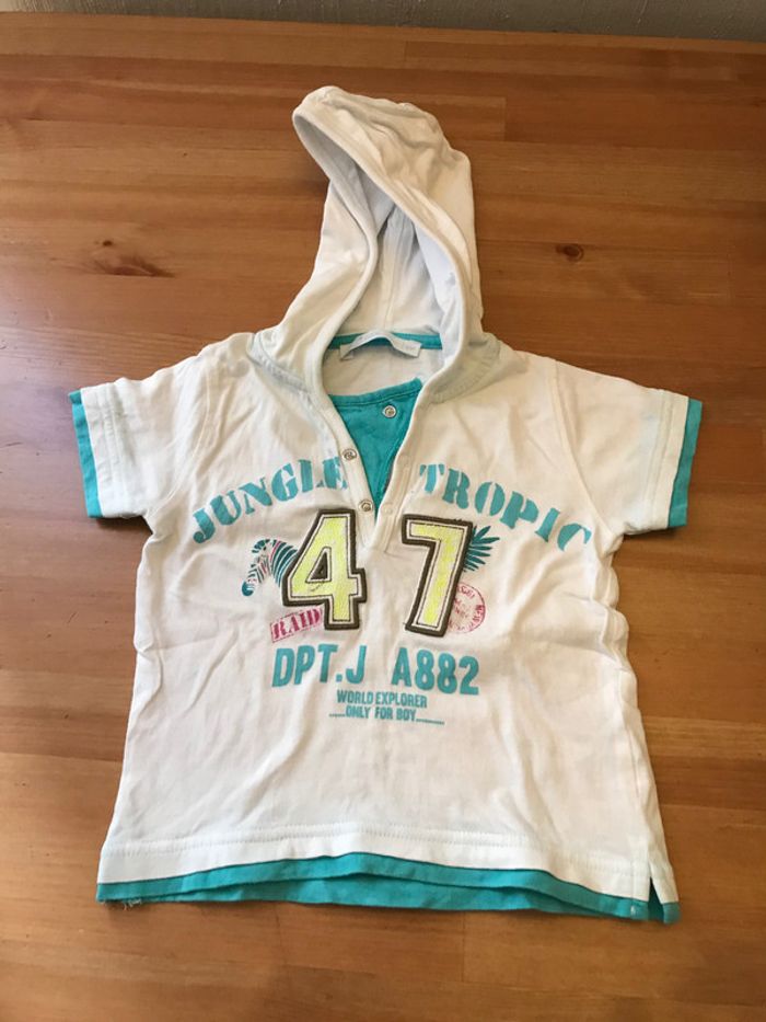Tee-shirts manches court avec capuche