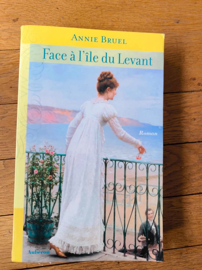 Annie Bruel face a l'île du levant