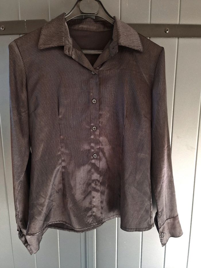 Chemise noire, cintrée effet satin a petites rayures - photo numéro 2