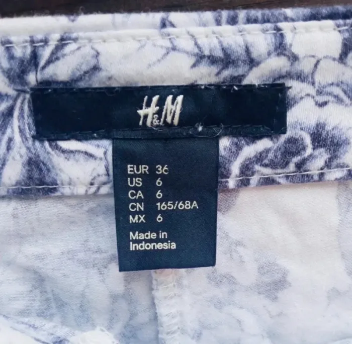 Short blanc et bleu fleuri H&M taille EUR S 36 - photo numéro 5