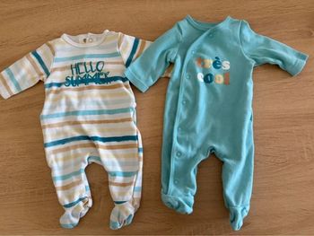 Lot 2 pyjamas bébé 1 mois Kiabi - Colorés - Très bon état