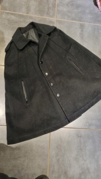 Cape noir 60% laine L parfait état belle qualité