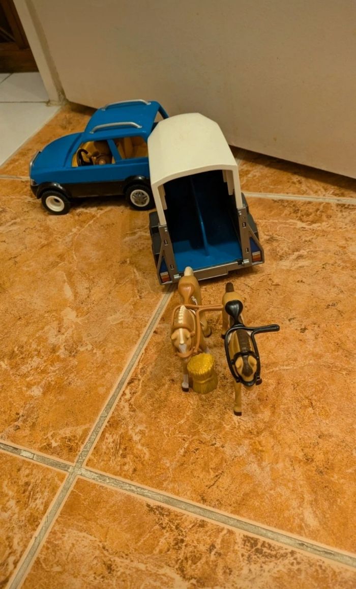 Voiture et van chevaux playmobil - photo numéro 2