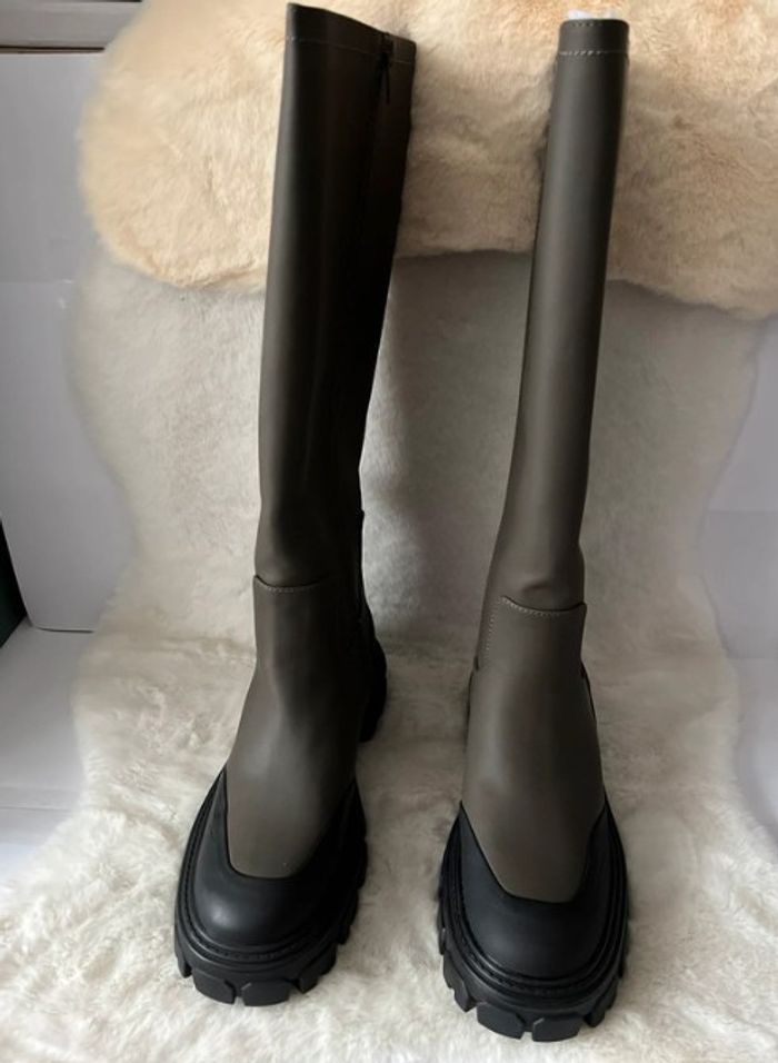 Bottes kaki Vanessa Wu pointure 39 Talons 4 cm Neuves dans la boîte d origine - photo numéro 3