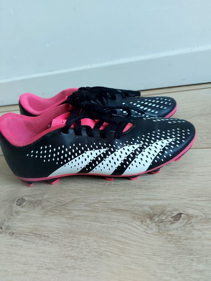 Crampons noir Adidas predator 36 2/3