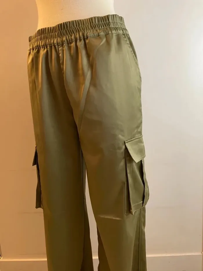 Superbe pantalon droit kaki fêtes - photo numéro 2