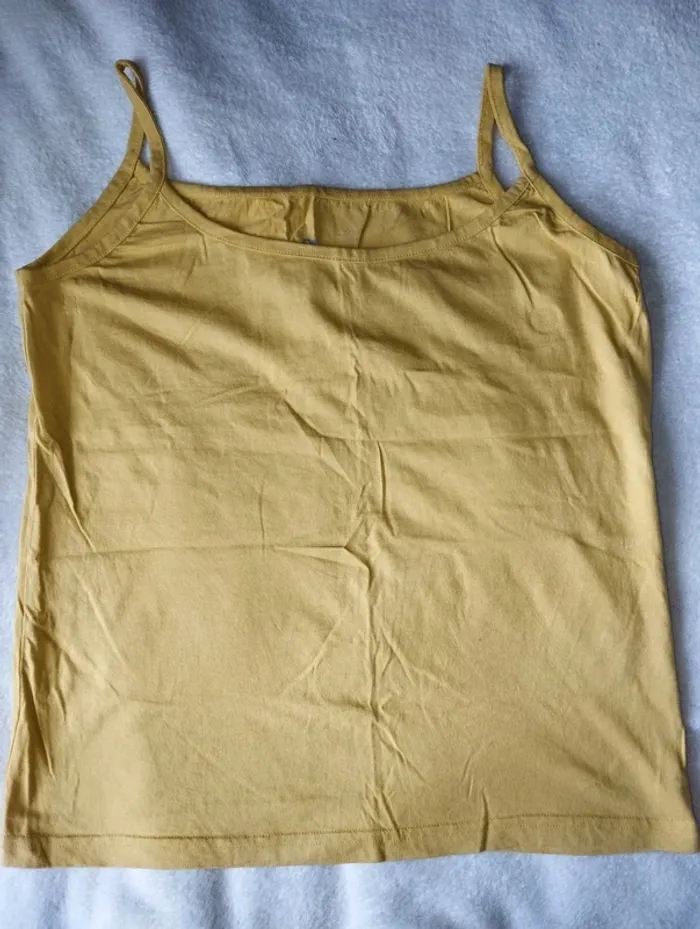 Lot T-shirt et débardeur - photo numéro 3