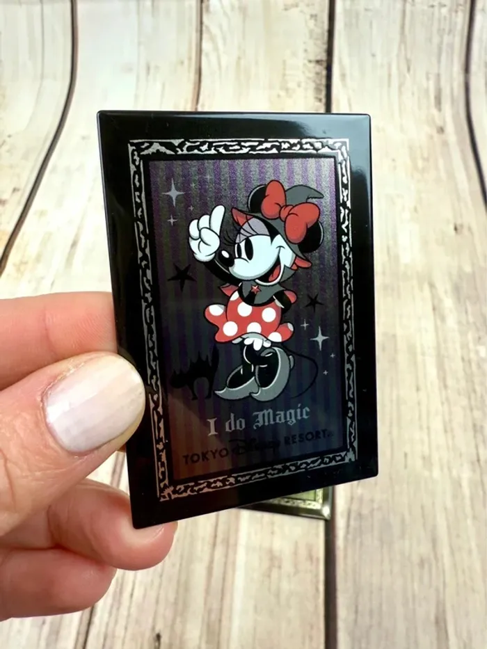 Lot de 2 badges Disney Halloween Mickey & Minnie Vampires Tokyo Disneyland - photo numéro 4
