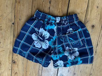 Short de bain bleu fleuri 4 ans 