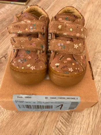 Chaussures bébé Naturino taille 20 – nubuck fleuri à scratch
