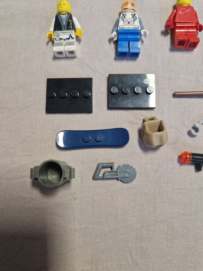 Lot figurines lego + accessoires (3) - photo numéro 5