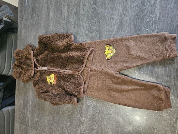 Ensemble jogging simba